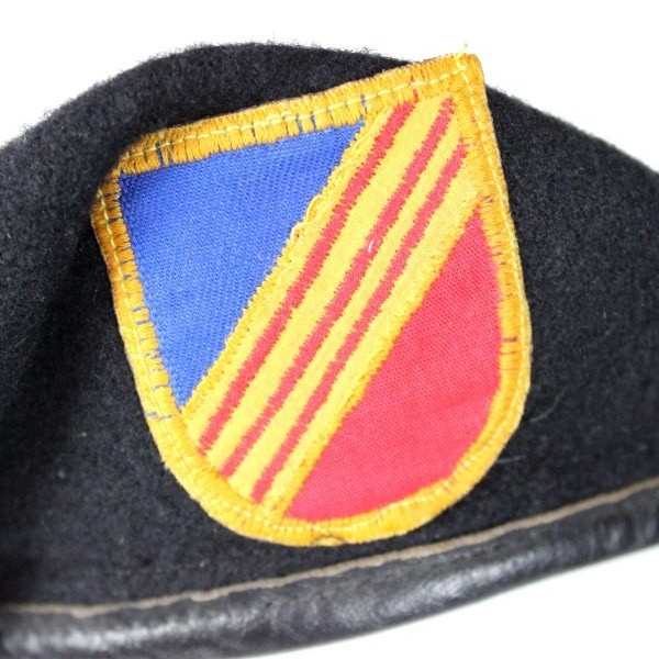 Black beret w/ 74th Infantry Detachement LRRP flash