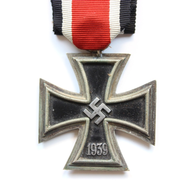 2nd class 1939 Iron cross with ribbon and leather carrying pouch