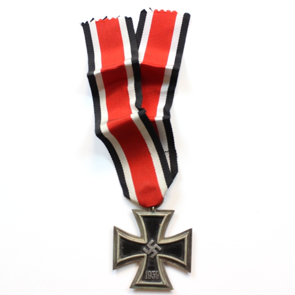 2nd class 1939 Iron cross with ribbon and leather carrying pouch