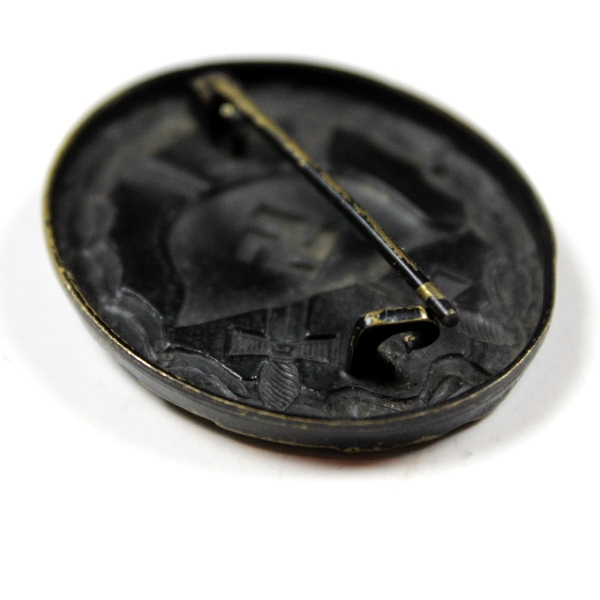 1939 black wound badge