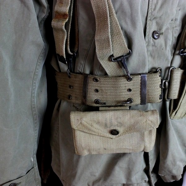 ETO officers equipment grouping: Belt, suspenders, pouch, holster - British Made