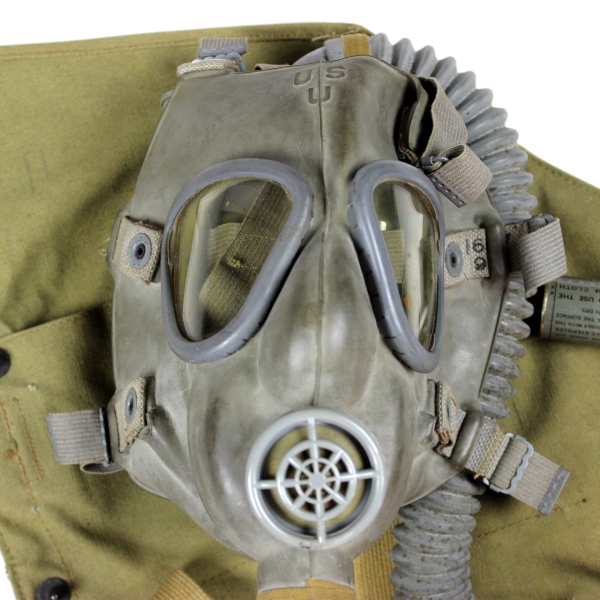 M2A2 diaphragm gas mask w/ M1VA1 carrier