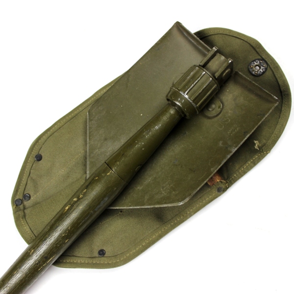 M1943 entrenching tool w/ carrier