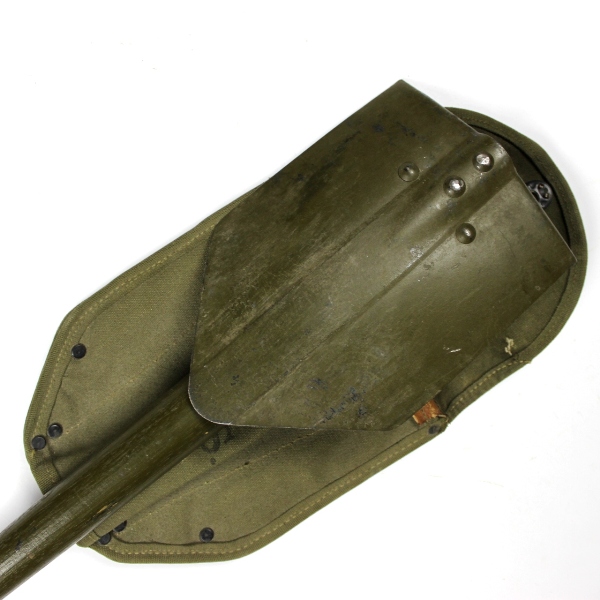 M1943 entrenching tool w/ carrier