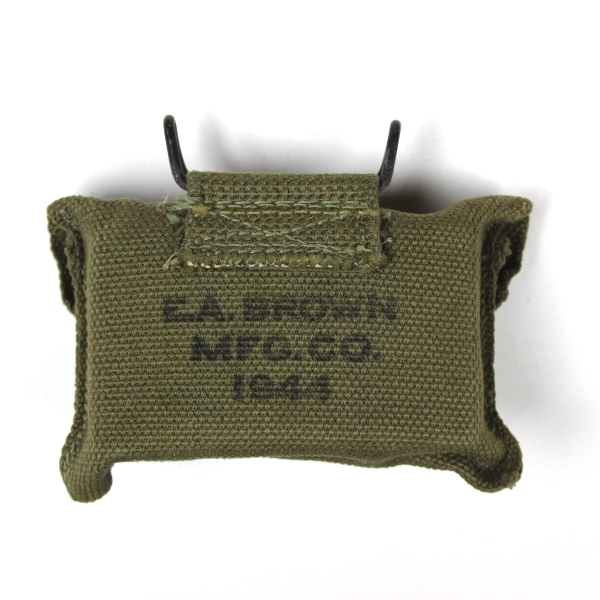 M1942 first aid packet pouch w/ content - E.A. Brown Mfg. Co. 1944