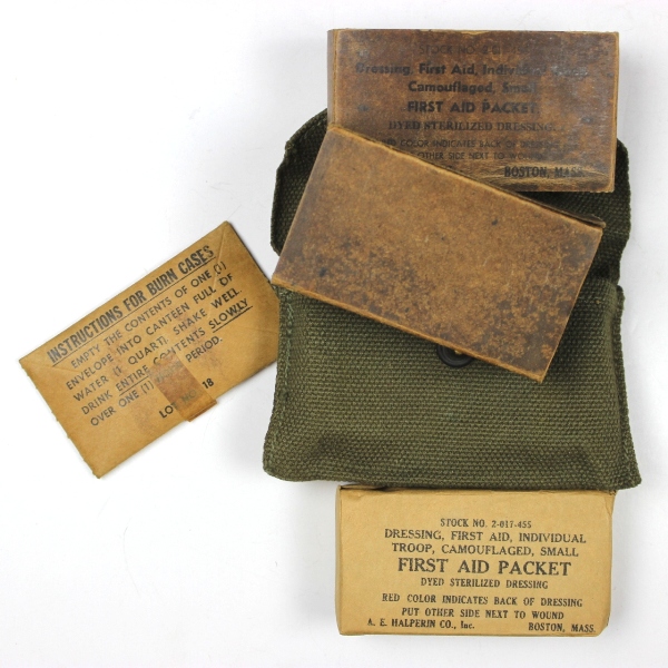 M1942 first aid packet pouch w/ content - E.A. Brown Mfg. Co. 1944