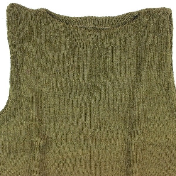 V Neck OD Wool sleeveless sweater - US Army issue - Medium