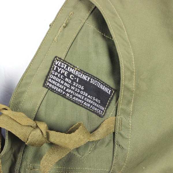 USAAF type C1 emergency sustenance vest