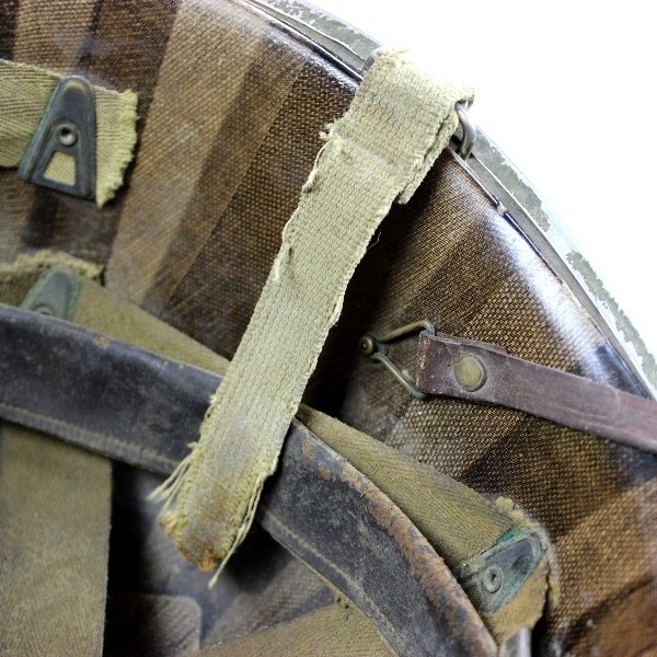 M1 steel helmet - Front seam - fixed bale