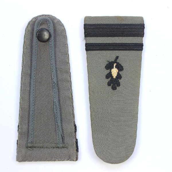 US Navy slate gray shoulder boards - LtJG Medical Corps